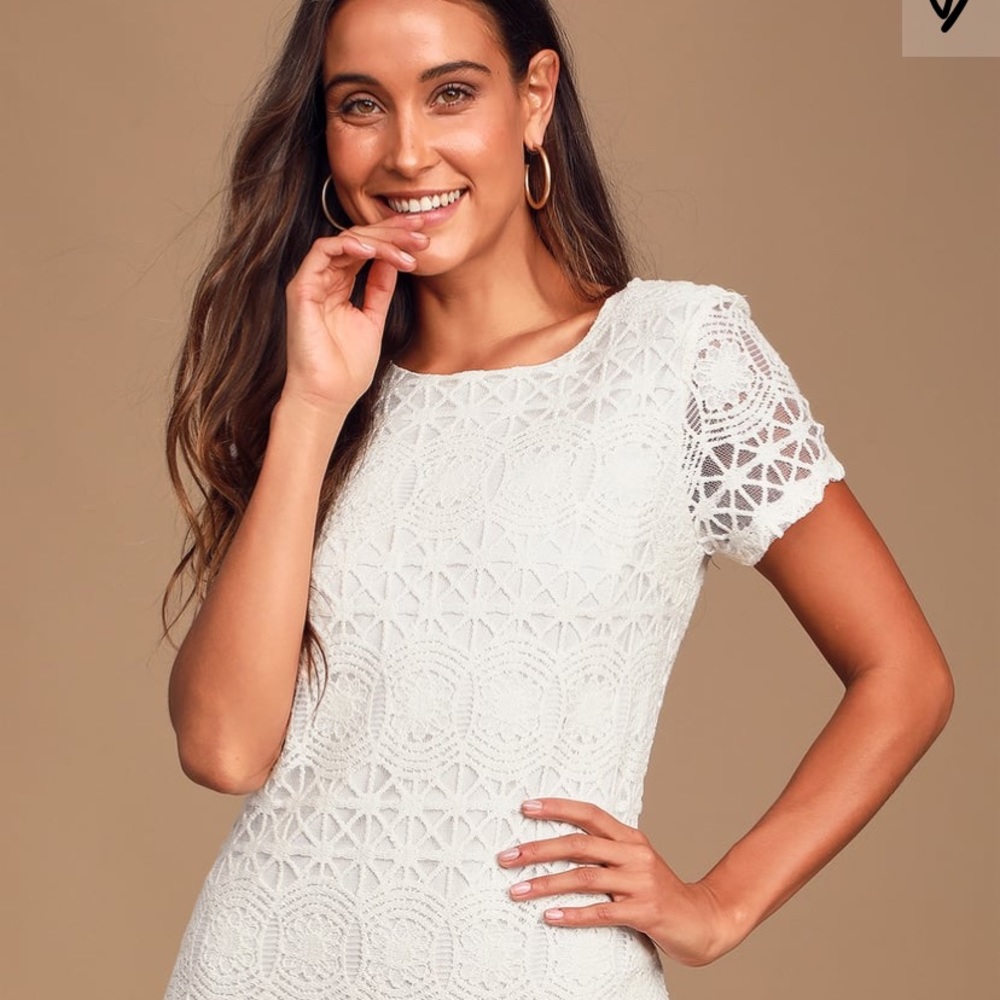 White lace short-sleeve dress